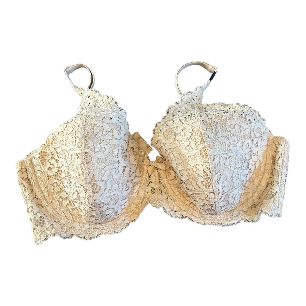 Elegant Lace Cream Bra Victoria’s Secret 38C adjustable straps & sizing lined
